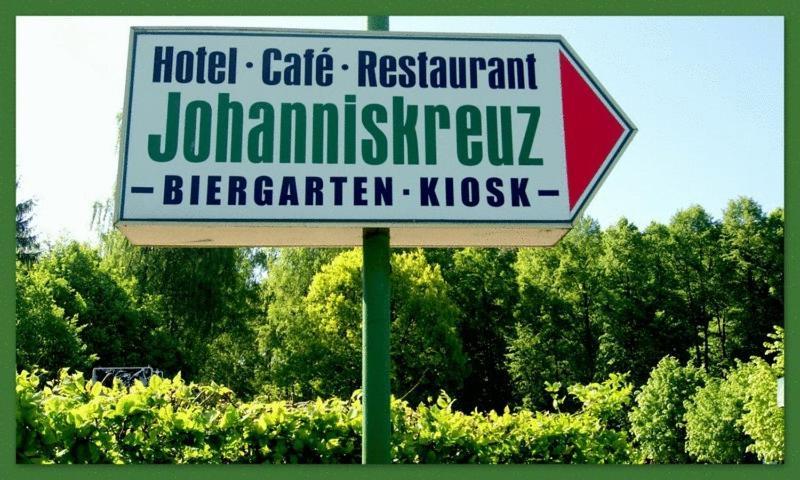 Hotel-Restaurant Johanniskreuz Trippstadt Exterior photo